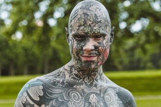 instituteur tatoué
