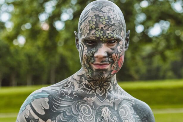 instituteur tatoué